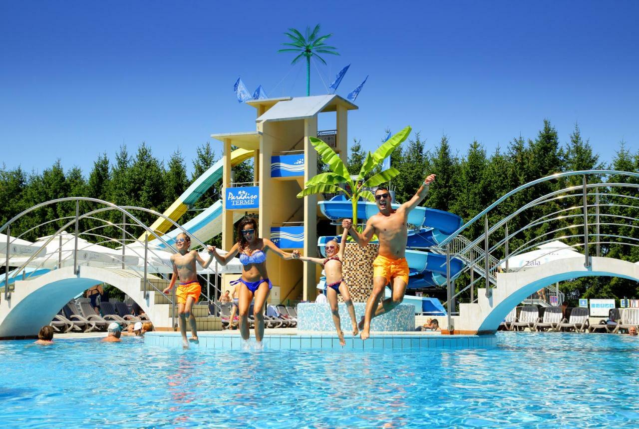 Honey Paradise Glamping Resort Добова Экстерьер фото